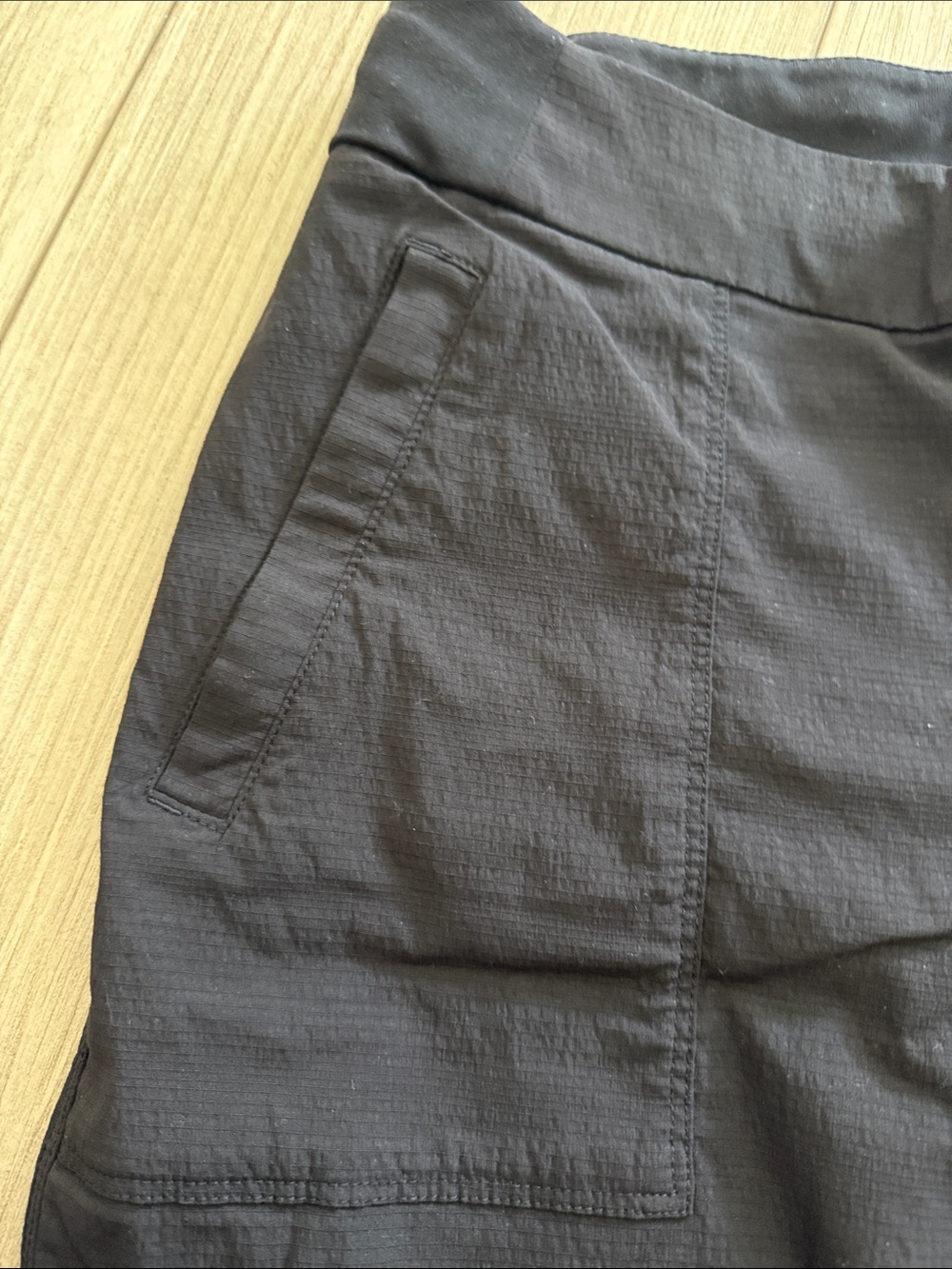 Athleta Women’s Black Trekkie Bermuda Shorts 2.0 size 8 - Picture 2 of 6
